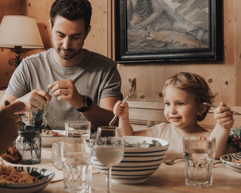 Familie beim Essen Familie beim Essen
